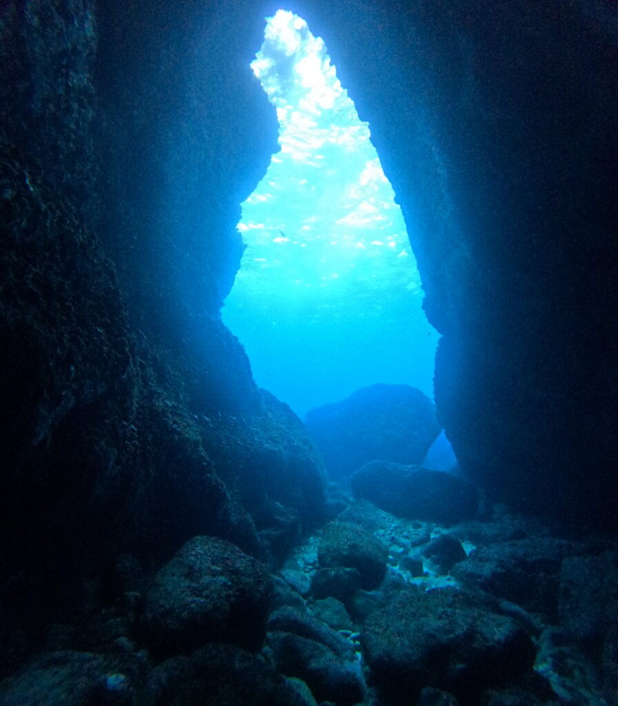 Photo vue de la grotte de Popeye