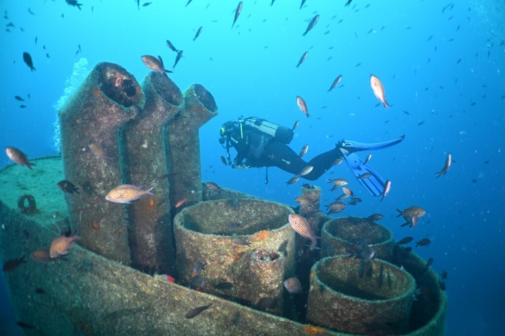 Photo des cheminées de l'épave