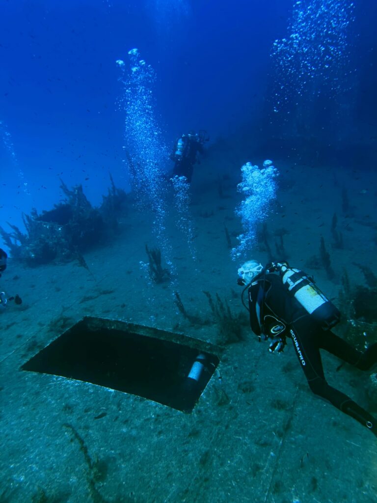 Photo de plongeurs en formation pour devenir Assistant Instructeur trainer SSI
