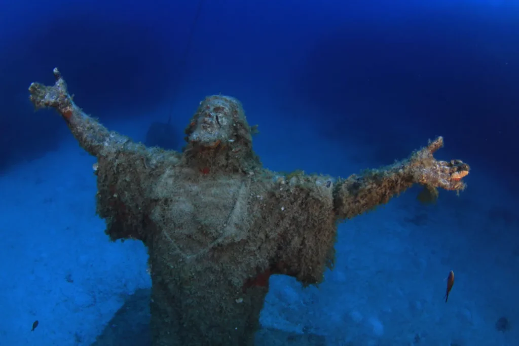 Photo de la statue du Christ 