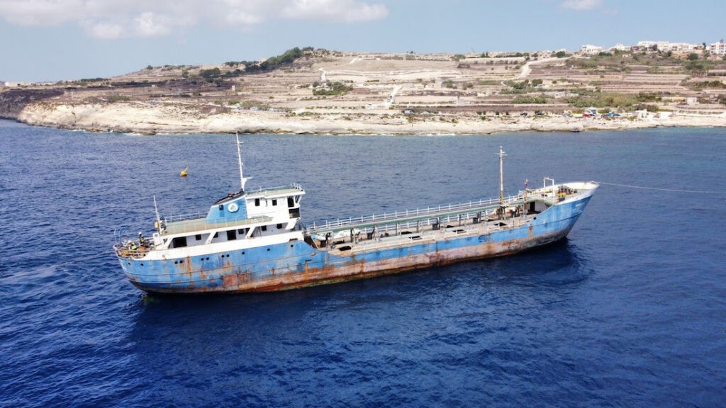 Photo du navire avant son sabordage